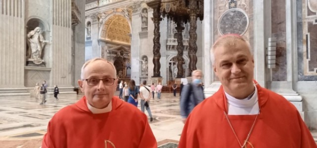 Bischof Jacek Jezierski (links) und sein Nachfolger Wojciech Skibicki - hier bei einem gemeinsamen Besuch in Rom. Foto: Bistum Elbing